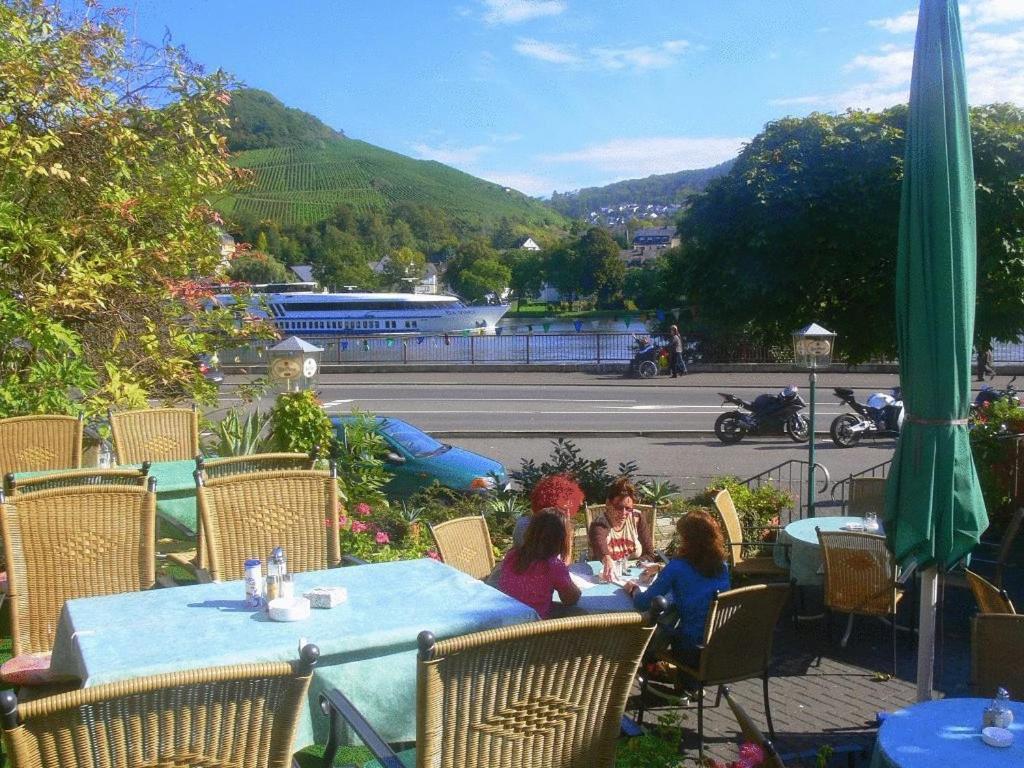 Panorama-Cafe Moselgarten อัลฟ์ ภายนอก รูปภาพ